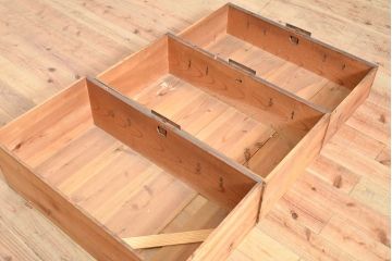和製アンティーク　前面ケヤキ材　和の趣溢れる佇まいが目を引く框組みの時代箪笥(引き出し、チェスト、和たんす)(R-053297)