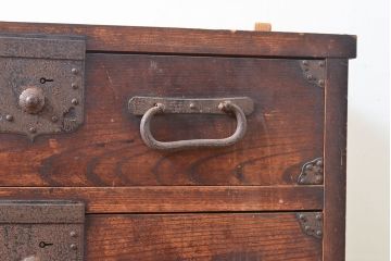 和製アンティーク　前面ケヤキ材　和の趣溢れる佇まいが目を引く框組みの時代箪笥(引き出し、チェスト、和たんす)(R-053297)