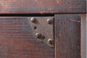 和製アンティーク　前面ケヤキ材　和の趣溢れる佇まいが目を引く框組みの時代箪笥(引き出し、チェスト、和たんす)(R-053297)