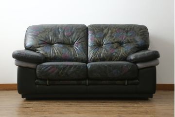 中古　GUCCI(グッチ)　本革　バラのデザインがエレガントな雰囲気を高める2人掛けレザーソファ(フォルミタリア製、二人掛け、2P)(定価約140万円)(R-053299)