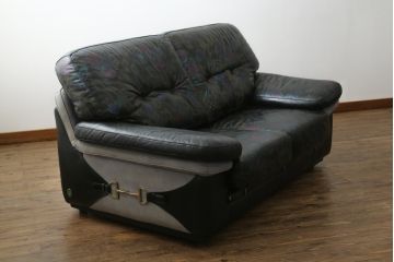 中古　GUCCI(グッチ)　本革　バラのデザインがエレガントな雰囲気を高める2人掛けレザーソファ(フォルミタリア製、二人掛け、2P)(定価約140万円)(R-053299)