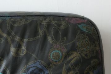 中古　GUCCI(グッチ)　本革　バラのデザインがエレガントな雰囲気を高める2人掛けレザーソファ(フォルミタリア製、二人掛け、2P)(定価約140万円)(R-053299)