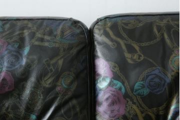 中古　GUCCI(グッチ)　本革　バラのデザインがエレガントな雰囲気を高める2人掛けレザーソファ(フォルミタリア製、二人掛け、2P)(定価約140万円)(R-053299)