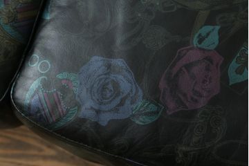 中古　GUCCI(グッチ)　本革　バラのデザインがエレガントな雰囲気を高める2人掛けレザーソファ(フォルミタリア製、二人掛け、2P)(定価約140万円)(R-053299)