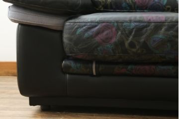 中古　GUCCI(グッチ)　本革　バラのデザインがエレガントな雰囲気を高める2人掛けレザーソファ(フォルミタリア製、二人掛け、2P)(定価約140万円)(R-053299)