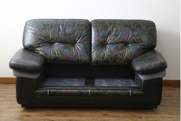 中古　GUCCI(グッチ)　本革　バラのデザインがエレガントな雰囲気を高める2人掛けレザーソファ(フォルミタリア製、二人掛け、2P)(定価約140万円)(R-053299)