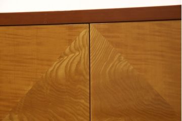 中古　美品　イタリア　giorgio collection(ジョルジオコレクション)　高級感のある佇まいのサイドボード(キャビネット、収納棚、戸棚)(定価約190万円)(R-053306)