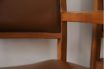 ジャパンビンテージ　チーク材　合皮　温かい雰囲気と高級感を兼ね備えたアームチェア4脚セット(イス、椅子、ヴィンテージ)(R-053308)