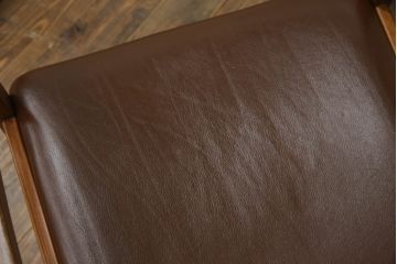 ジャパンビンテージ　チーク材　合皮　温かい雰囲気と高級感を兼ね備えたアームチェア4脚セット(イス、椅子、ヴィンテージ)(R-053308)