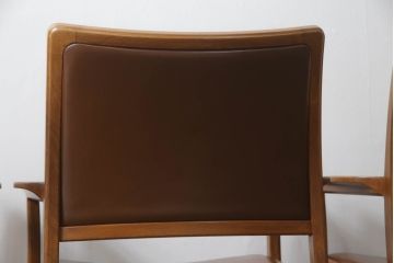 ジャパンビンテージ　チーク材　合皮　温かい雰囲気と高級感を兼ね備えたアームチェア4脚セット(イス、椅子、ヴィンテージ)(R-053308)