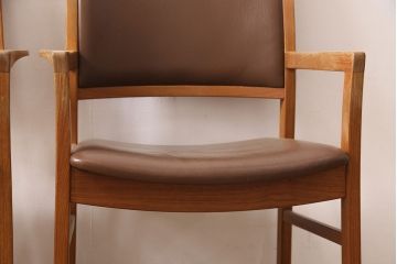 ジャパンビンテージ　チーク材　合皮　温かい雰囲気と高級感を兼ね備えたアームチェア2脚セット(イス、椅子、ヴィンテージ、バラ売り可能)(R-053309)
