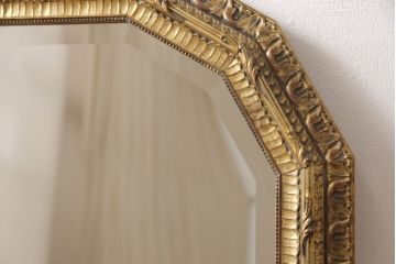 中古　美品　ぐるりと施された装飾が美しいアンティーク風ミラー(鏡)(R-053312)