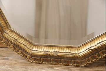 中古　美品　ぐるりと施された装飾が美しいアンティーク風ミラー(鏡)(R-053312)