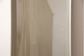 中古　イタリア輸入家具　四隅に施された花の意匠がかわいらしいアンティーク風ウォールミラー(壁掛け鏡、姿見)(R-053313)
