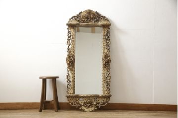 中古　海外輸入家具　立体的な花々が華やかさを演出する彫刻入りのウォールミラー(壁掛け鏡)(R-053316)