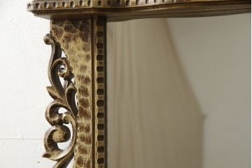 中古　海外輸入家具　立体的な花々が華やかさを演出する彫刻入りのウォールミラー(壁掛け鏡)(R-053316)