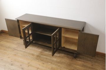 中古　永田良介商店　クラシカルな佇まいのサイドボード(収納棚、戸棚、キャビネット)(定価約90万円)(R-053318)