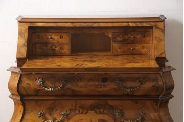 中古　美品　イタリア　最高級家具　インパクトのあるデザインが素晴らしい!象嵌入りのライティングビューロー(簿記机、引き出し、チェスト)(定価約140万円)(R-053321)