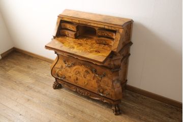 中古　美品　イタリア　最高級家具　インパクトのあるデザインが素晴らしい!象嵌入りのライティングビューロー(簿記机、引き出し、チェスト)(定価約140万円)(R-053321)