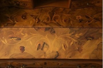 中古　美品　イタリア　最高級家具　インパクトのあるデザインが素晴らしい!象嵌入りのライティングビューロー(簿記机、引き出し、チェスト)(定価約140万円)(R-053321)
