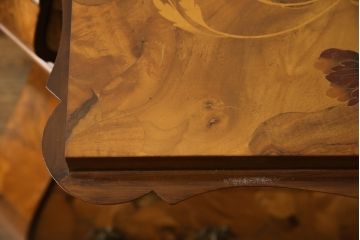 中古　美品　イタリア　最高級家具　インパクトのあるデザインが素晴らしい!象嵌入りのライティングビューロー(簿記机、引き出し、チェスト)(定価約140万円)(R-053321)
