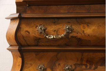 中古　美品　イタリア　最高級家具　インパクトのあるデザインが素晴らしい!象嵌入りのライティングビューロー(簿記机、引き出し、チェスト)(定価約140万円)(R-053321)