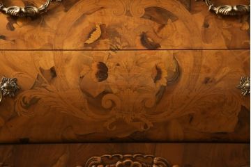 中古　美品　イタリア　最高級家具　インパクトのあるデザインが素晴らしい!象嵌入りのライティングビューロー(簿記机、引き出し、チェスト)(定価約140万円)(R-053321)