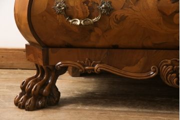 中古　美品　イタリア　最高級家具　インパクトのあるデザインが素晴らしい!象嵌入りのライティングビューロー(簿記机、引き出し、チェスト)(定価約140万円)(R-053321)