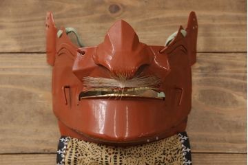 未使用　猛々しい雰囲気を醸し出す赤胴素掛等身鎧(甲冑、武具、家紋、丸に揚羽蝶)(R-053322)