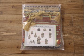 未使用　猛々しい雰囲気を醸し出す赤胴素掛等身鎧(甲冑、武具、家紋、丸に揚羽蝶)(R-053322)