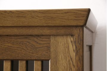 中古　超美品　国産家具　ナラ材　整然と並ぶ桟が凛とした印象を醸し出す水屋箪笥(食器棚、収納棚、戸棚)(定価約45万円)(R-053325)