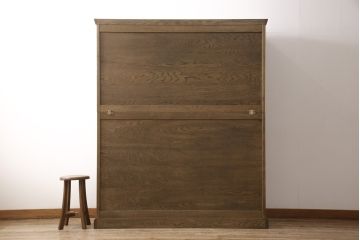 中古　超美品　国産家具　ナラ材　整然と並ぶ桟が凛とした印象を醸し出す水屋箪笥(食器棚、収納棚、戸棚)(定価約45万円)(R-053325)