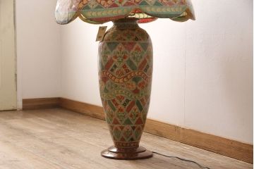 中古　海外輸入家具　民芸家具　パキスタン製　エスニックな色づかいが空間をお洒落に演出する特大のキャメルランプ(フロアスタンド、フロアライト、照明)(R-053326)