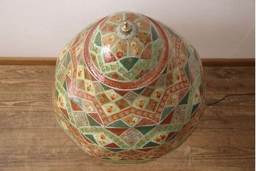 中古　海外輸入家具　民芸家具　パキスタン製　エスニックな色づかいが空間をお洒落に演出する特大のキャメルランプ(フロアスタンド、フロアライト、照明)(R-053326)