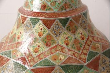 中古　海外輸入家具　民芸家具　パキスタン製　エスニックな色づかいが空間をお洒落に演出する特大のキャメルランプ(フロアスタンド、フロアライト、照明)(R-053326)