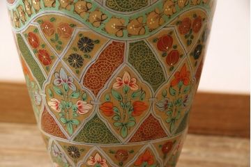 中古　海外輸入家具　民芸家具　パキスタン製　エスニックな色づかいが空間をお洒落に演出する特大のキャメルランプ(フロアスタンド、フロアライト、照明)(R-053326)