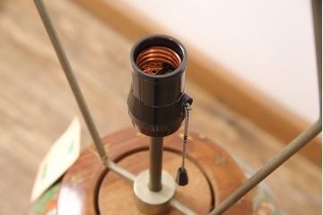 中古　海外輸入家具　民芸家具　パキスタン製　エスニックな色づかいが空間をお洒落に演出する特大のキャメルランプ(フロアスタンド、フロアライト、照明)(R-053326)