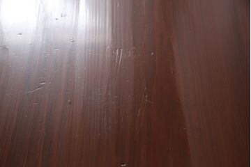 和製アンティーク　美品　鉄脚付き　前面ケヤキ材　艶やかで美しい漆塗りが高級感溢れる米沢箪笥ローボード(ローチェスト、和タンス、整理箪笥、引き出し)(R-053332)