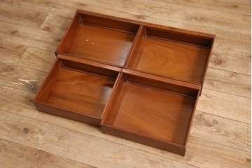 中古　美品　国産　手造り　指物工芸家具　松竹梅・牡丹　美しい彫りの意匠が見事な総ケヤキ材製の飾り棚(茶棚、収納棚、戸棚)(R-053338)