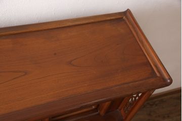 中古　美品　国産　手造り　指物工芸家具　松竹梅・牡丹　美しい彫りの意匠が見事な総ケヤキ材製の飾り棚(茶棚、収納棚、戸棚)(R-053338)