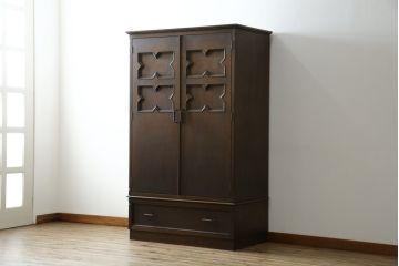 中古　永田良介商店　欧風のデザインが魅力的なワードローブ(衣装箪笥、引き出し、洋服タンス)(R-053340)