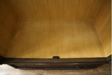 中古　永田良介商店　欧風のデザインが魅力的なワードローブ(衣装箪笥、引き出し、洋服タンス)(R-053340)