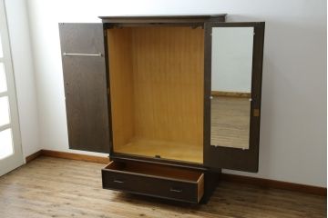 中古　永田良介商店　欧風のデザインが魅力的なワードローブ(衣装箪笥、引き出し、洋服タンス)(R-053340)