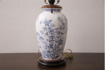 中古　大倉陶園　気品ある佇まいが魅力的なランプスタンド(テーブルスタンド、卓上照明)(R-053346)