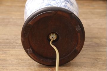 中古　大倉陶園　気品ある佇まいが魅力的なランプスタンド(テーブルスタンド、卓上照明)(R-053346)