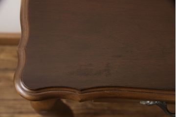 中古　カリモク家具(karimoku)　ネオクラシック　優美なシルエットが気品あるコンソールテーブル(サイドテーブル、飾り台、花台)(R-053347)