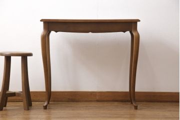 中古　カリモク家具(karimoku)　ネオクラシック　優美なシルエットが気品あるコンソールテーブル(サイドテーブル、飾り台、花台)(R-053347)