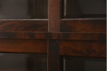 中古　北海道民芸家具　和洋どちらの空間にも馴染むシックなカップボード(キャビネット、食器棚、収納棚、戸棚)(R-053354)