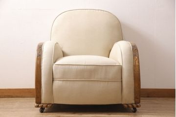 イギリスアンティーク　美品　高級品　脚やアームの凝ったつくりと、丸みを帯びたフォルムが目を引く1人掛けソファ(一人掛けソファ、アームチェア)(R-053356)