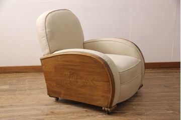 イギリスアンティーク　美品　高級品　脚やアームの凝ったつくりと、丸みを帯びたフォルムが目を引く1人掛けソファ(一人掛けソファ、アームチェア)(R-053356)